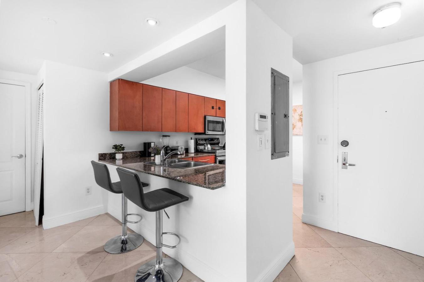Spacious 2 Bed Unit In Brickell With Free Parking Майами Экстерьер фото