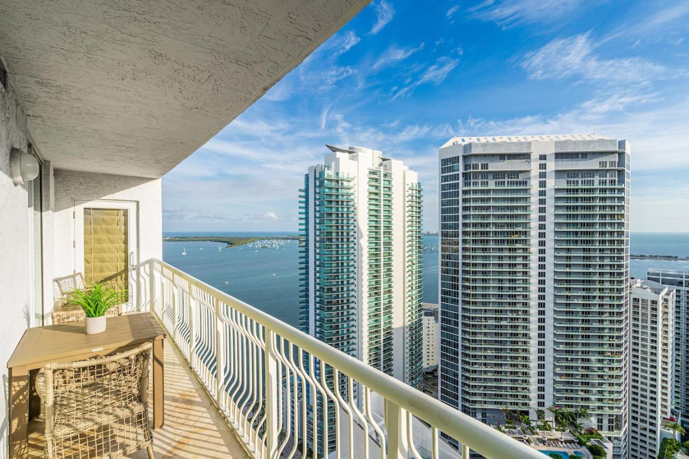 Spacious 2 Bed Unit In Brickell With Free Parking Майами Экстерьер фото
